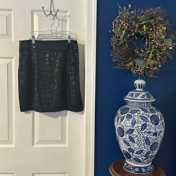 jamie sadock Pants - Women’s Jamie Sadock Black Embossed Polyester & Spandex Golf Skort Size Medium